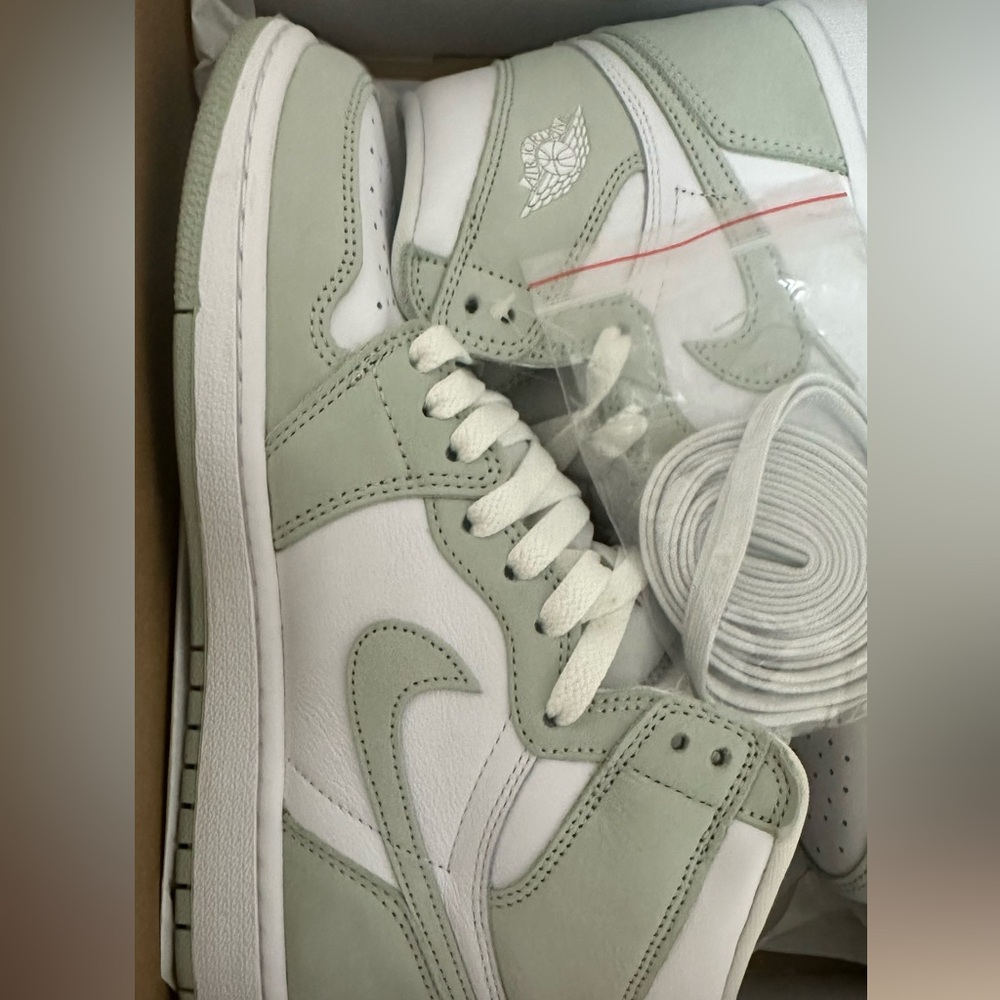Air Jordan 1 Retro High OG 'Seafoam' size 8